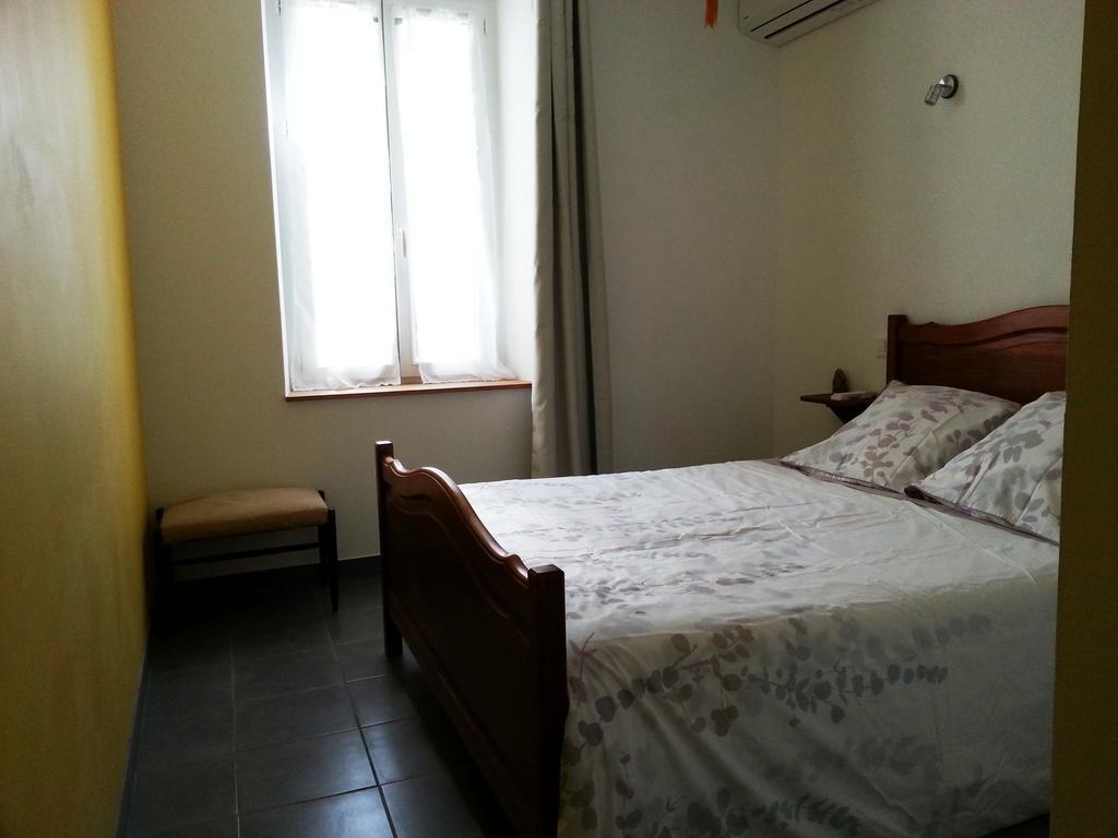 Millot Conilhac Bed & Breakfast Cameră foto